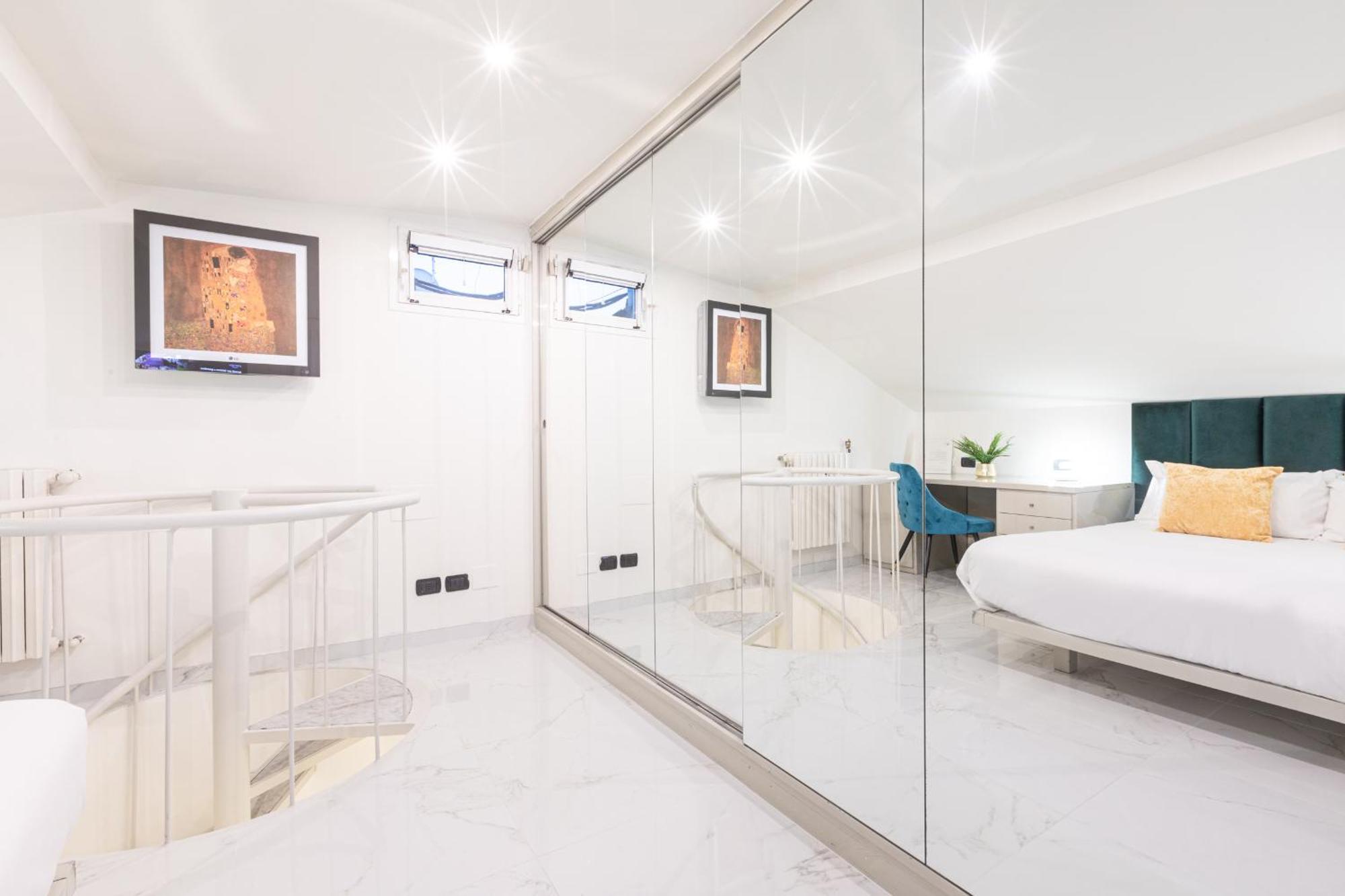 Monte Napoleone Split-Level Terrace Apartment - Top Collection Milano Dış mekan fotoğraf
